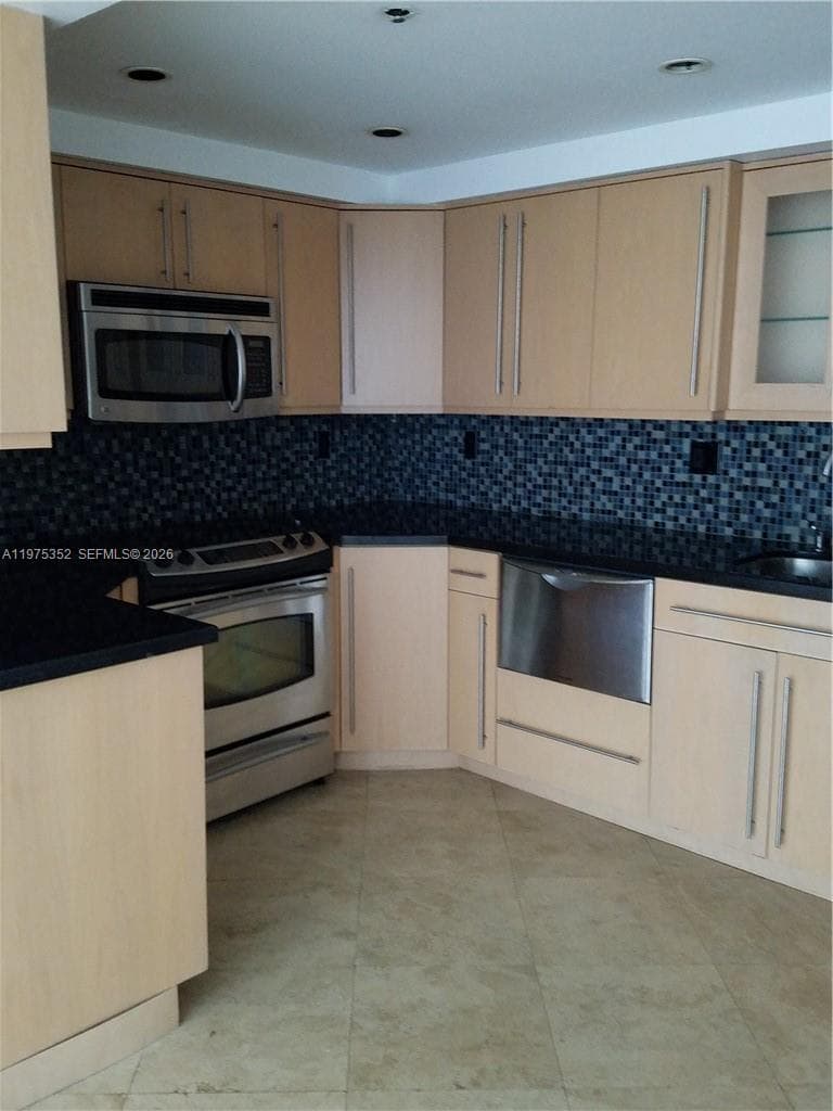 THE ROYAL CLUB CONDO · #406 in Miami Beach - Photo 2