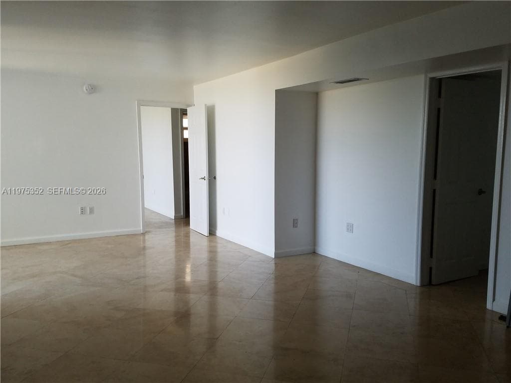 THE ROYAL CLUB CONDO · #406 in Miami Beach - Photo 7