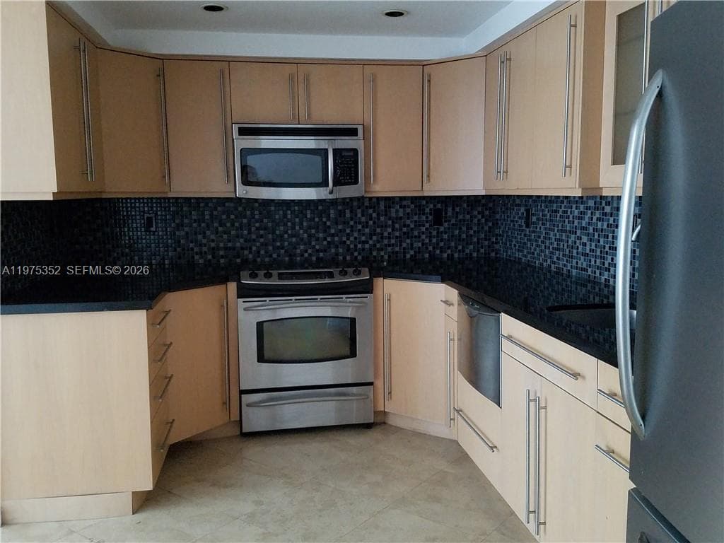 THE ROYAL CLUB CONDO · #406 in Miami Beach - Photo 5