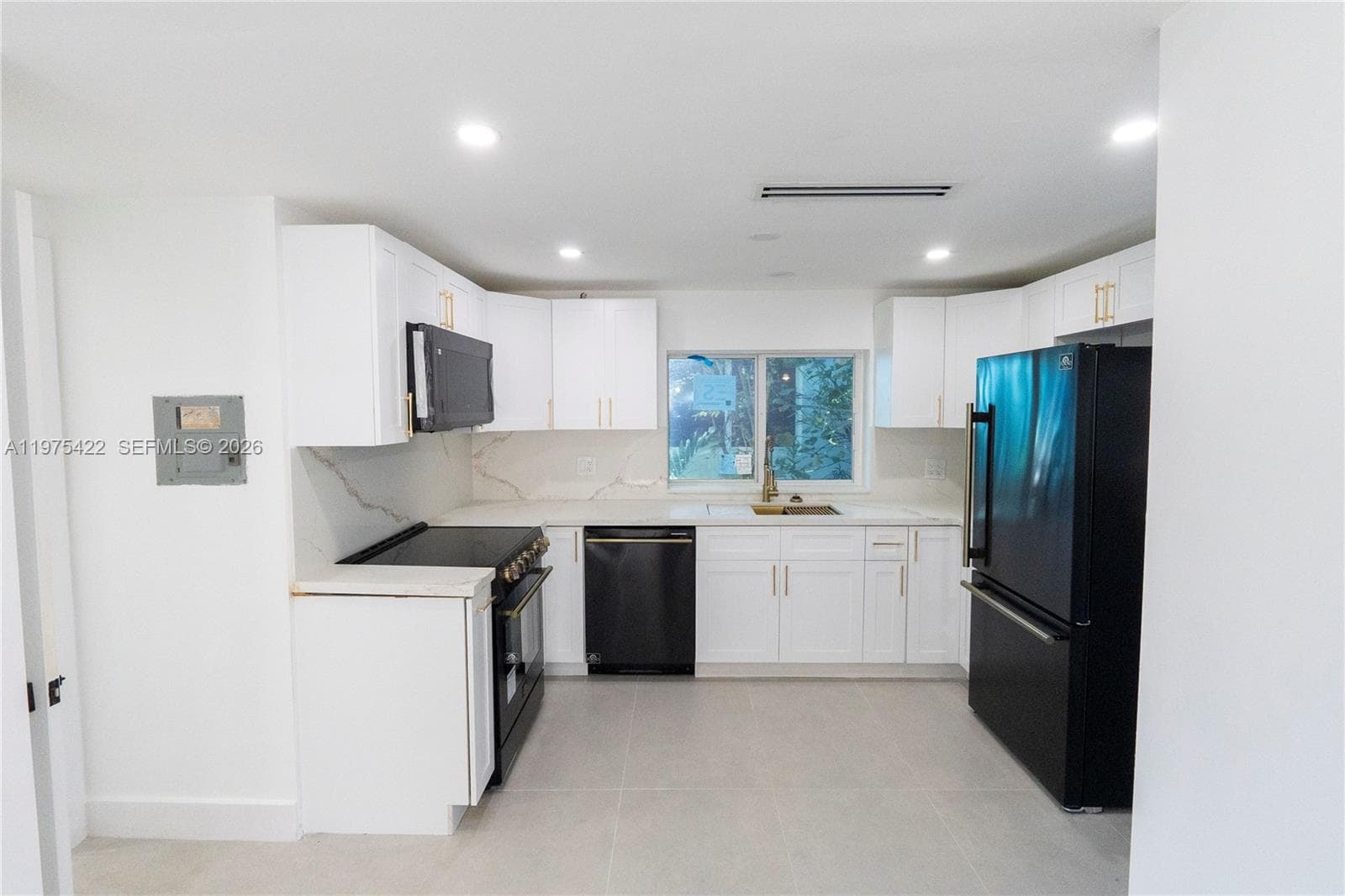 905 Tangier St photo 3