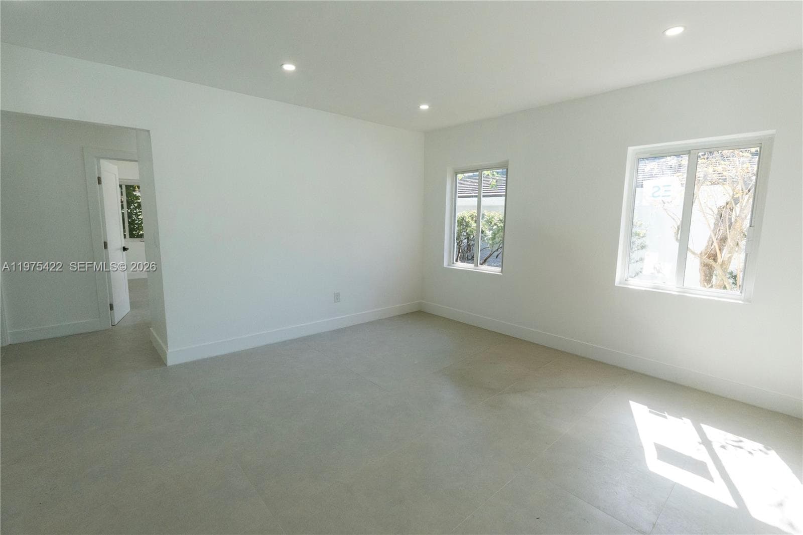 905 Tangier St photo 11