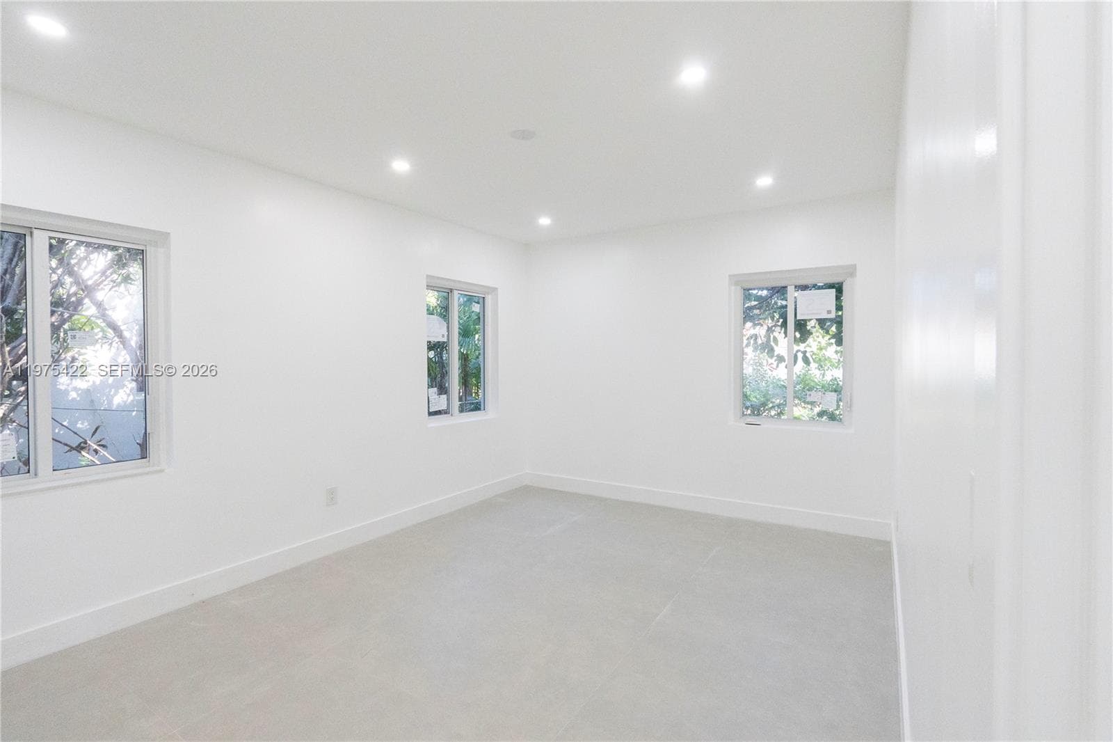 905 Tangier St photo 8