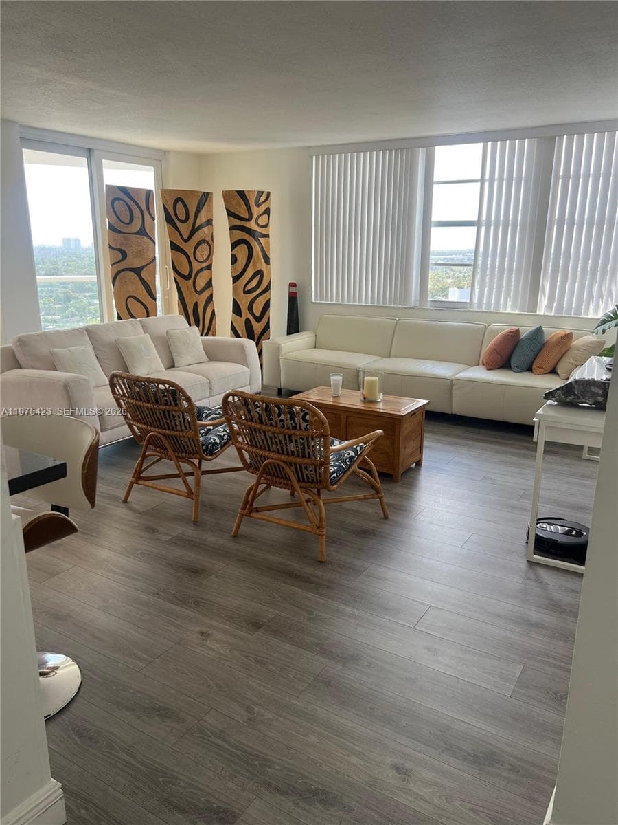 BUCKLEY TOWERS CONDO - EA · #1615E in Miami - Photo 9