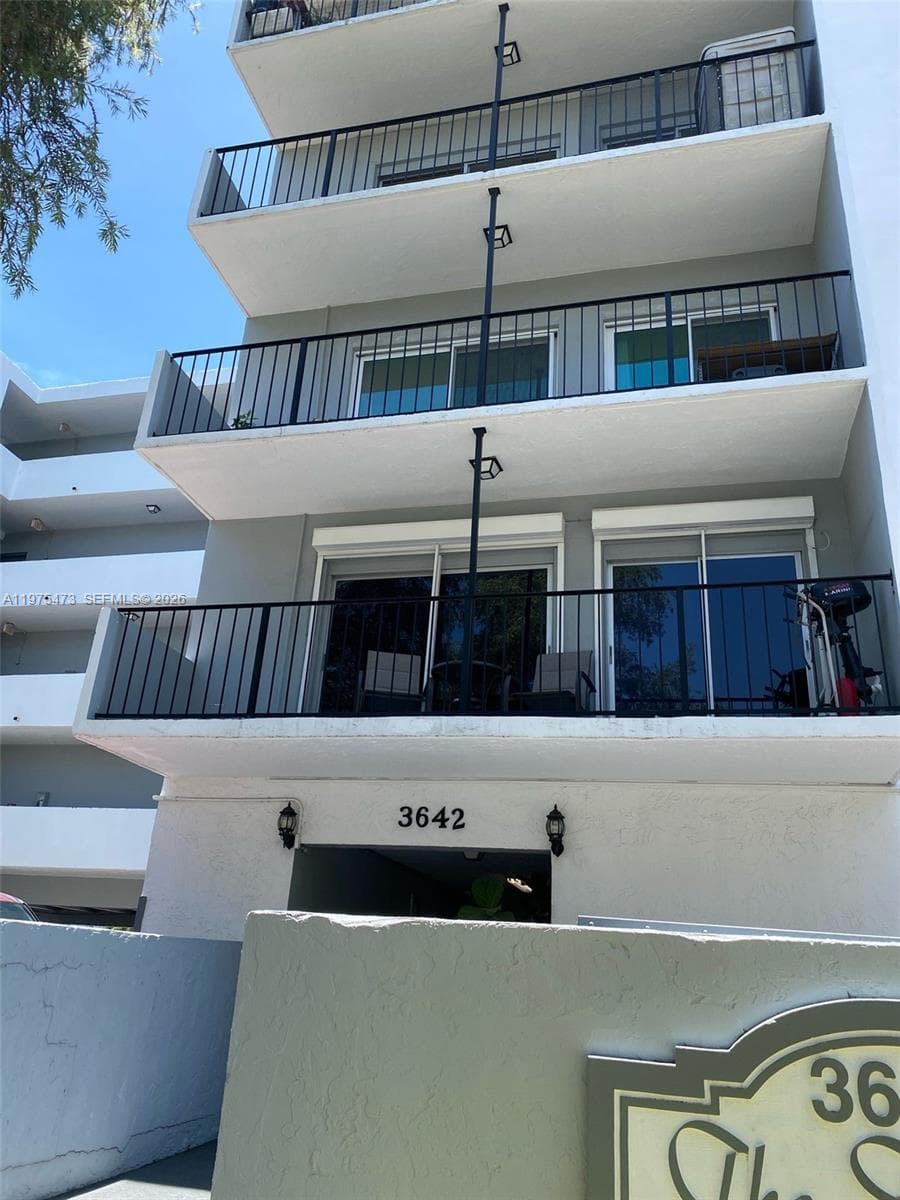 DOLPHIN CONDO · #208 in North Miami Beach - Photo 2