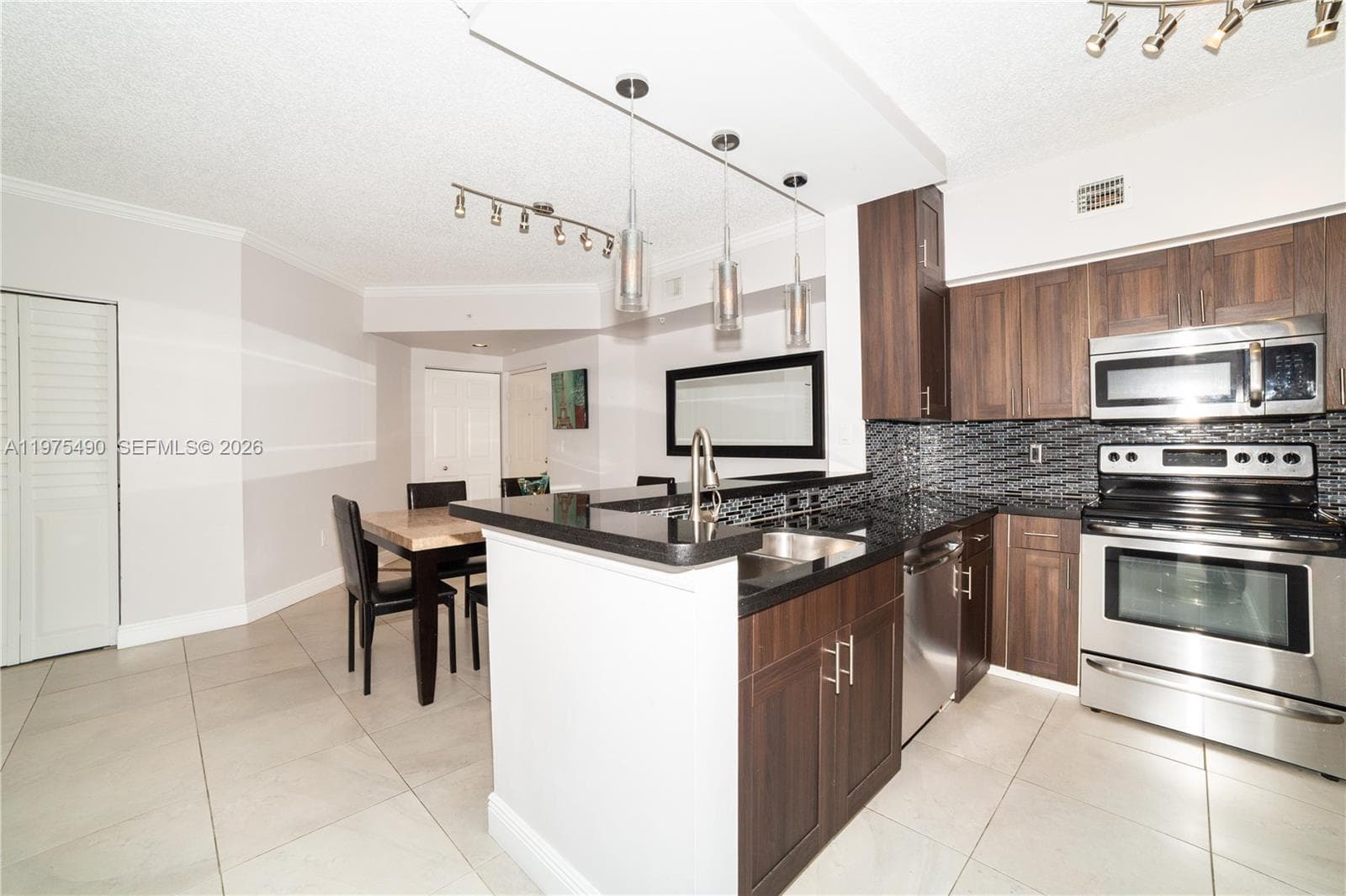 Porto Bellagio · #1802 in Sunny Isles Beach - Photo 7
