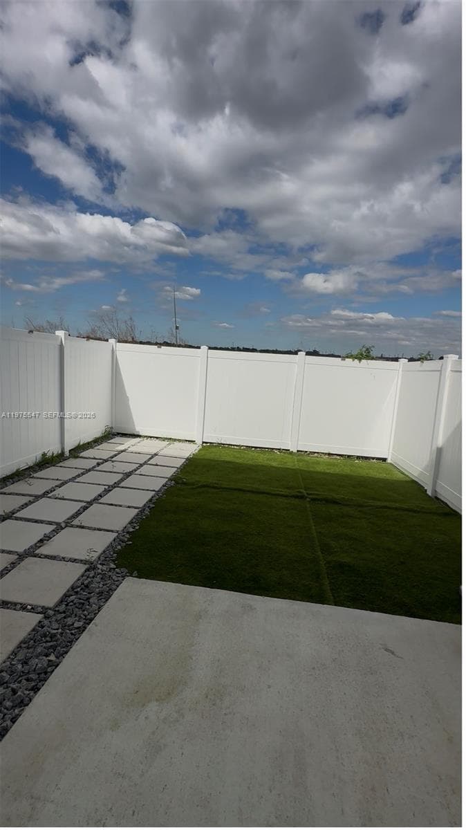 1070 NW 6th Ter photo 12