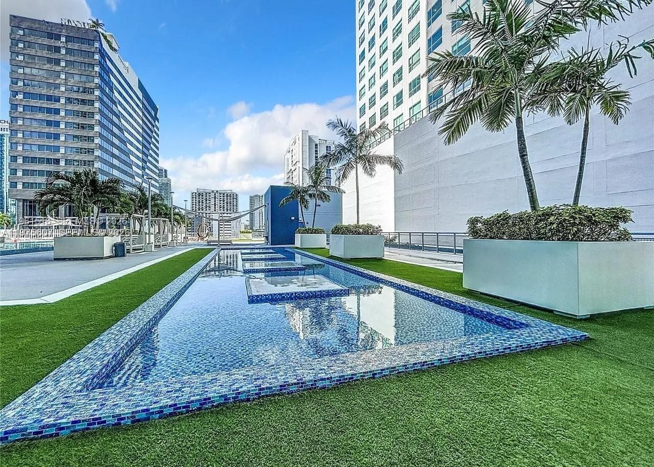 NEO VERTIKA CONDO · #1934 in Miami - Photo 24