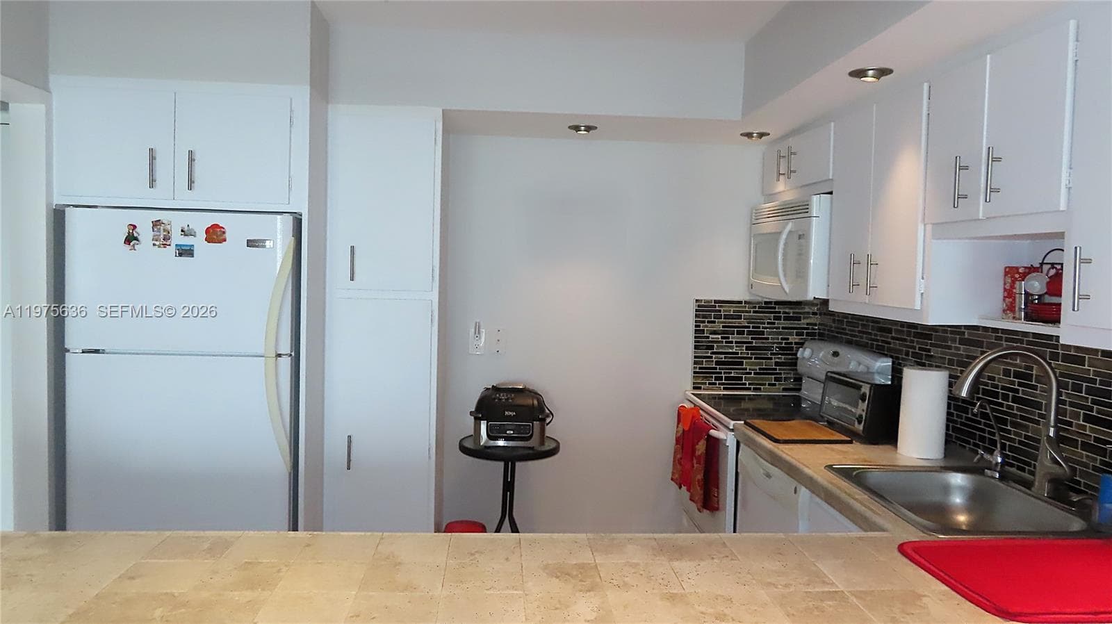 ARLEN BEACH CONDO · #803 in Miami Beach - Photo 9