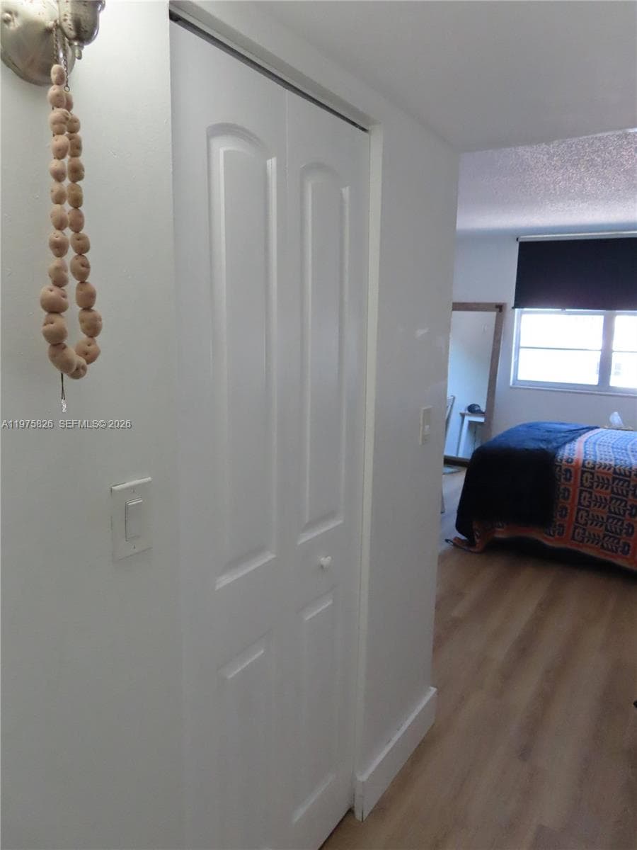 WALK/IN CLOSET