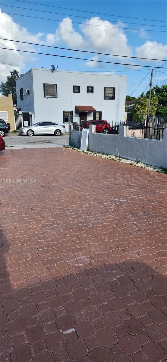 150 NW 17th Ct photo 17