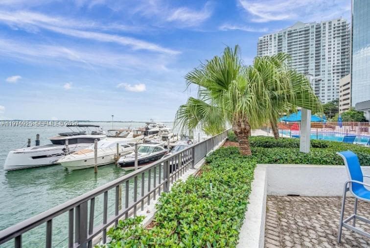 FOUR AMBASSADORS CONDO PH · #2007 in Miami - Photo 8