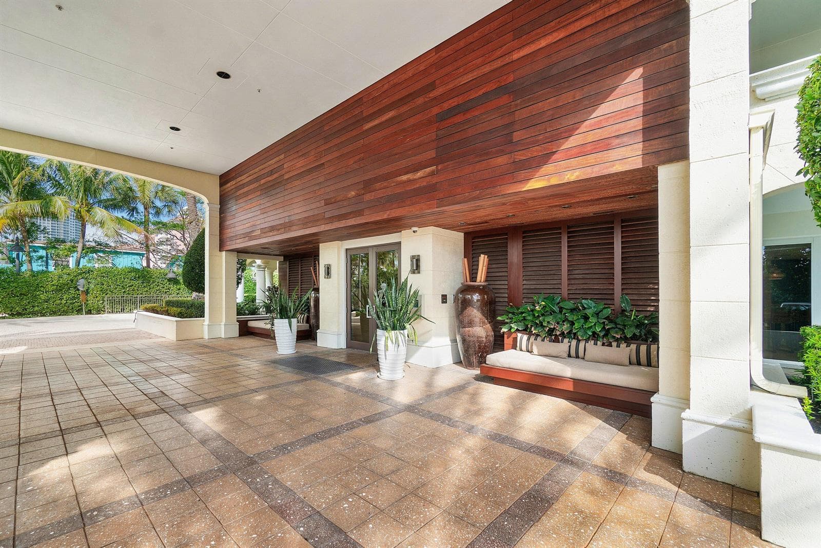 002-155SouthOceanAvenue-303-PalmBeachSho