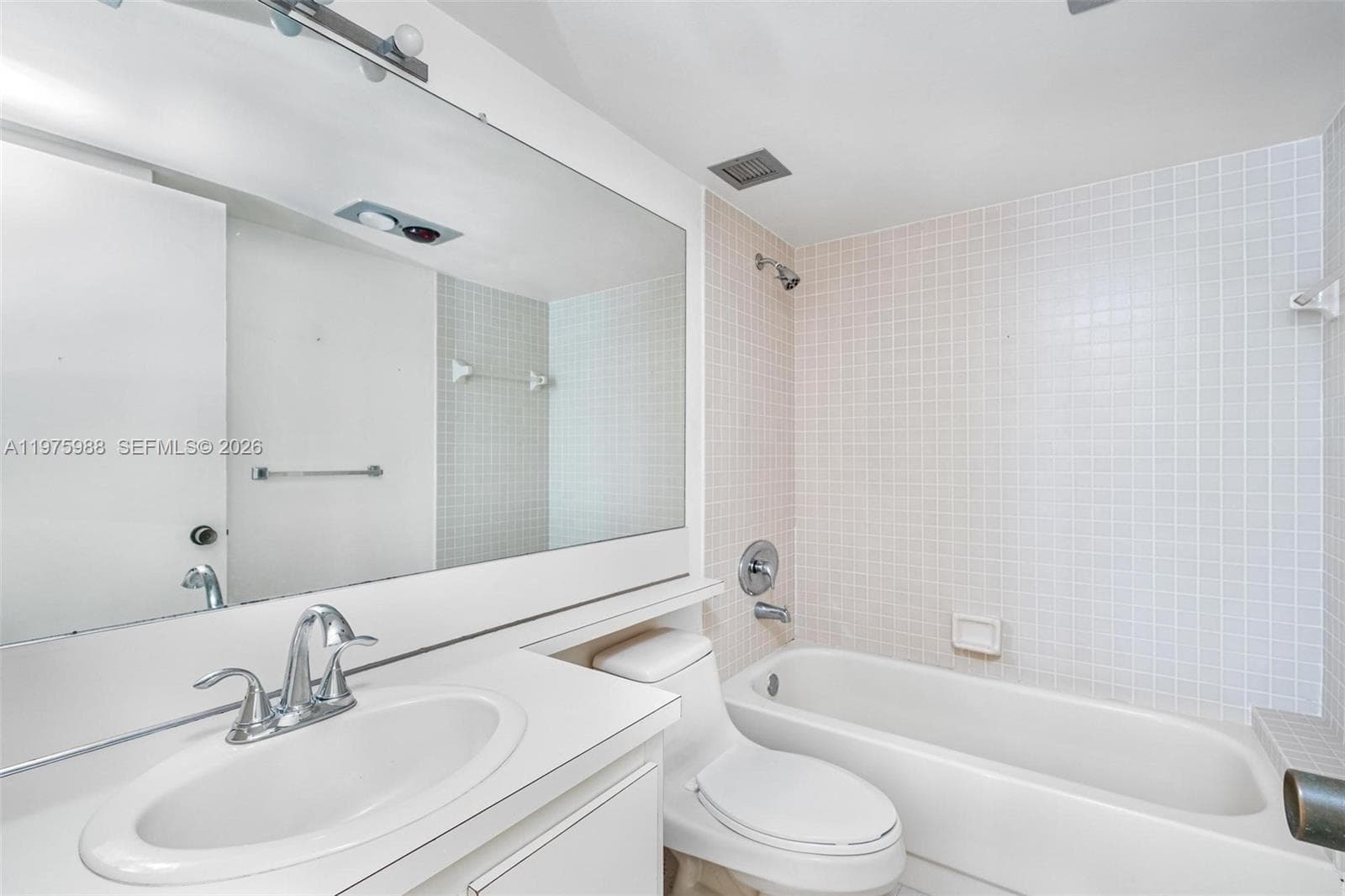 Ocean Lane Plaza Condo · #310 in Key Biscayne - Photo 17