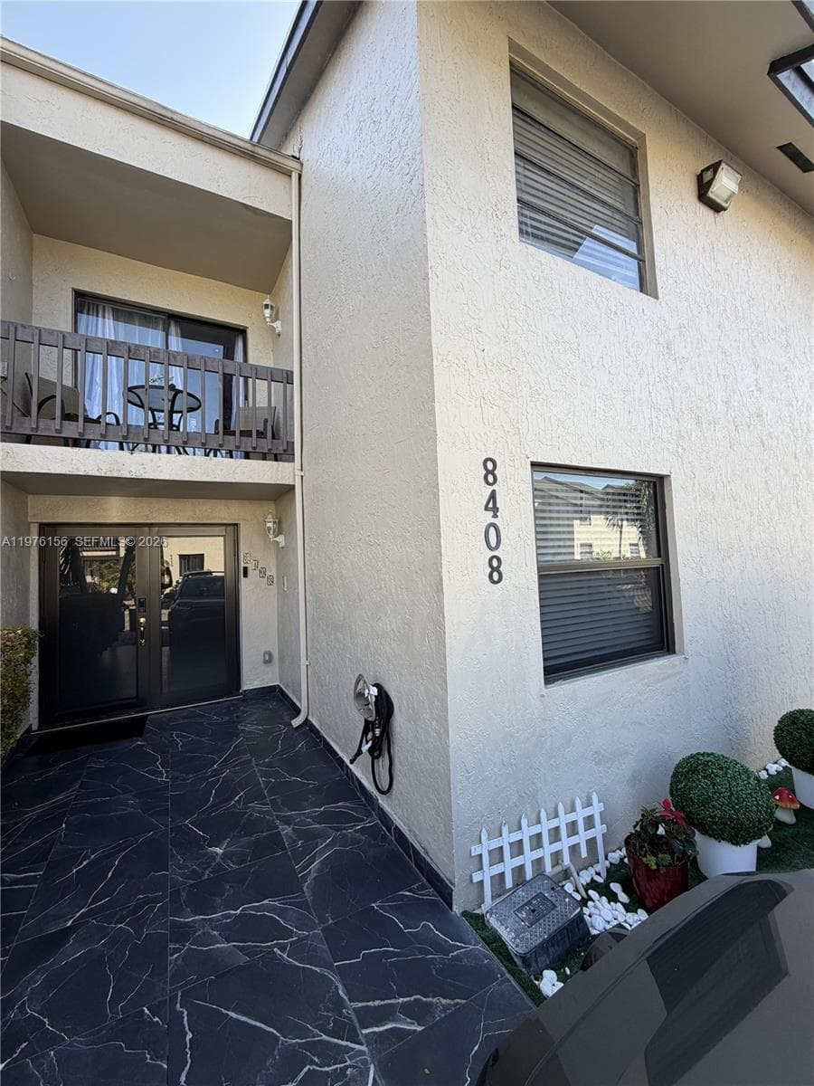 8408 NW 8th St #8408 photo 2