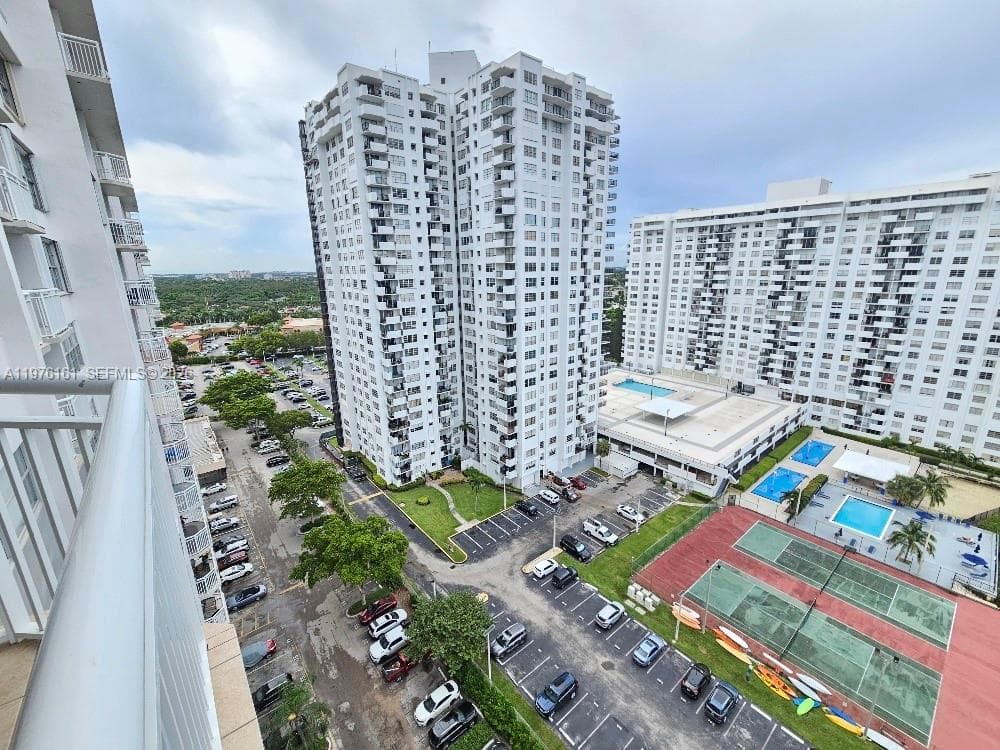 DEL PRADO MARINA · #1702 in Aventura - Photo 17