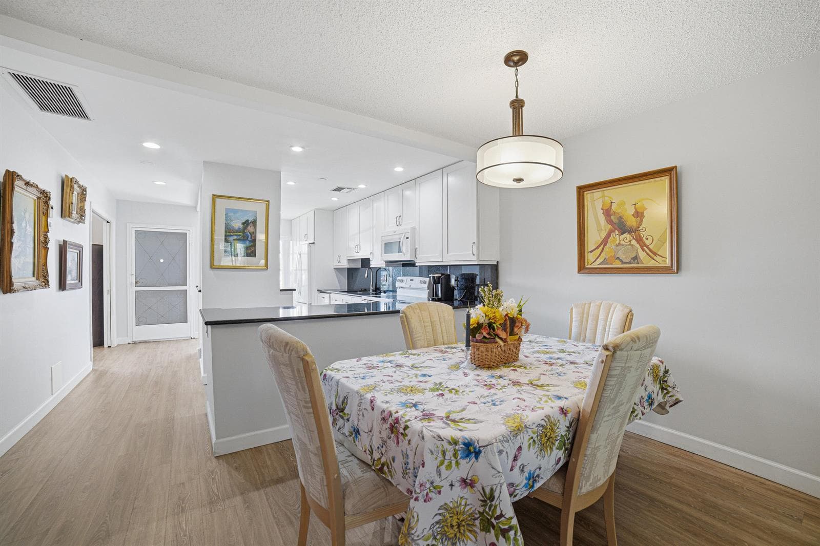 Dining Area & Kitchen