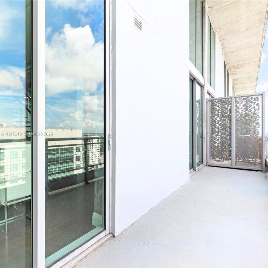 NEO VERTIKA CONDO · #PHI24 in Miami - Photo 6