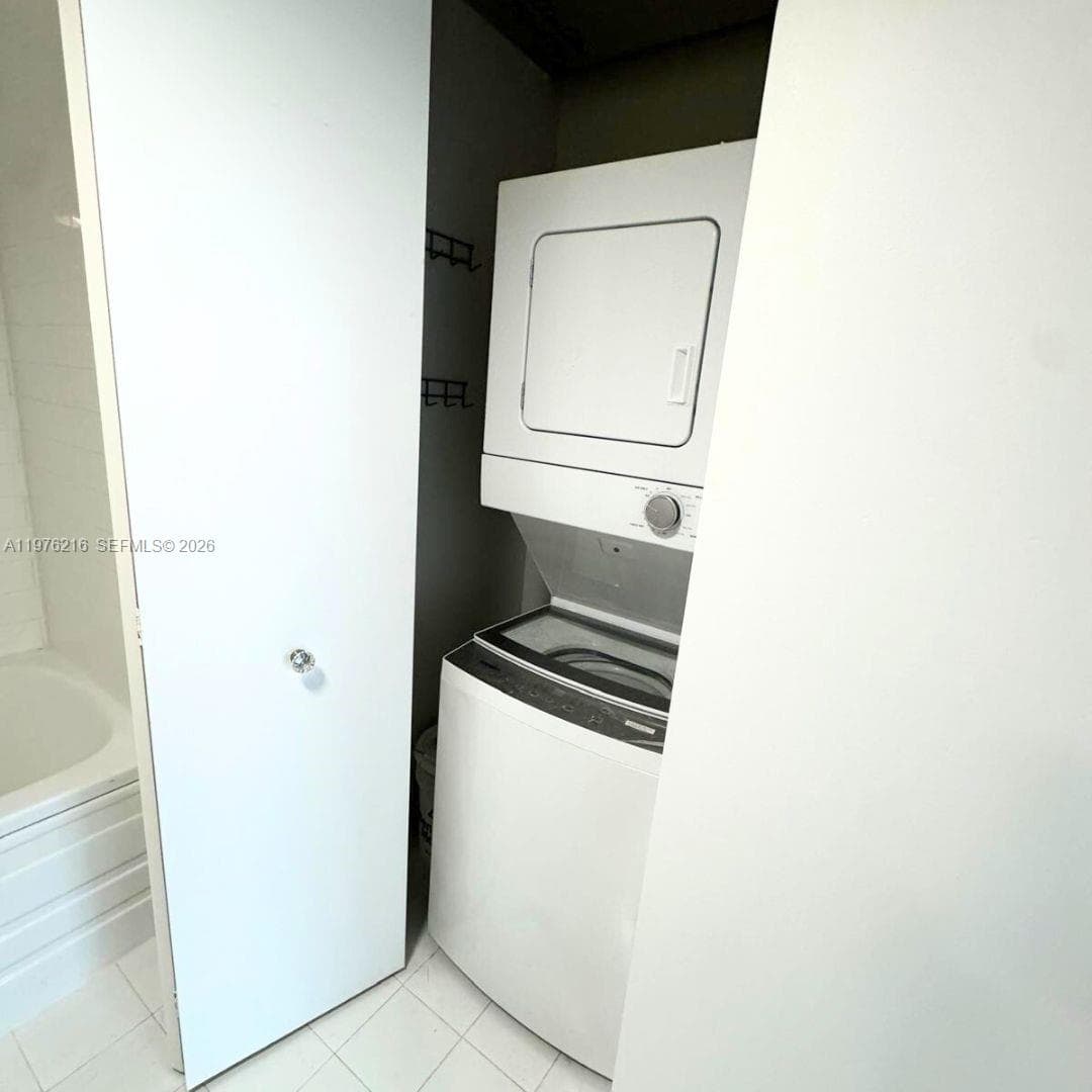 NEO VERTIKA CONDO · #PHI24 in Miami - Photo 17