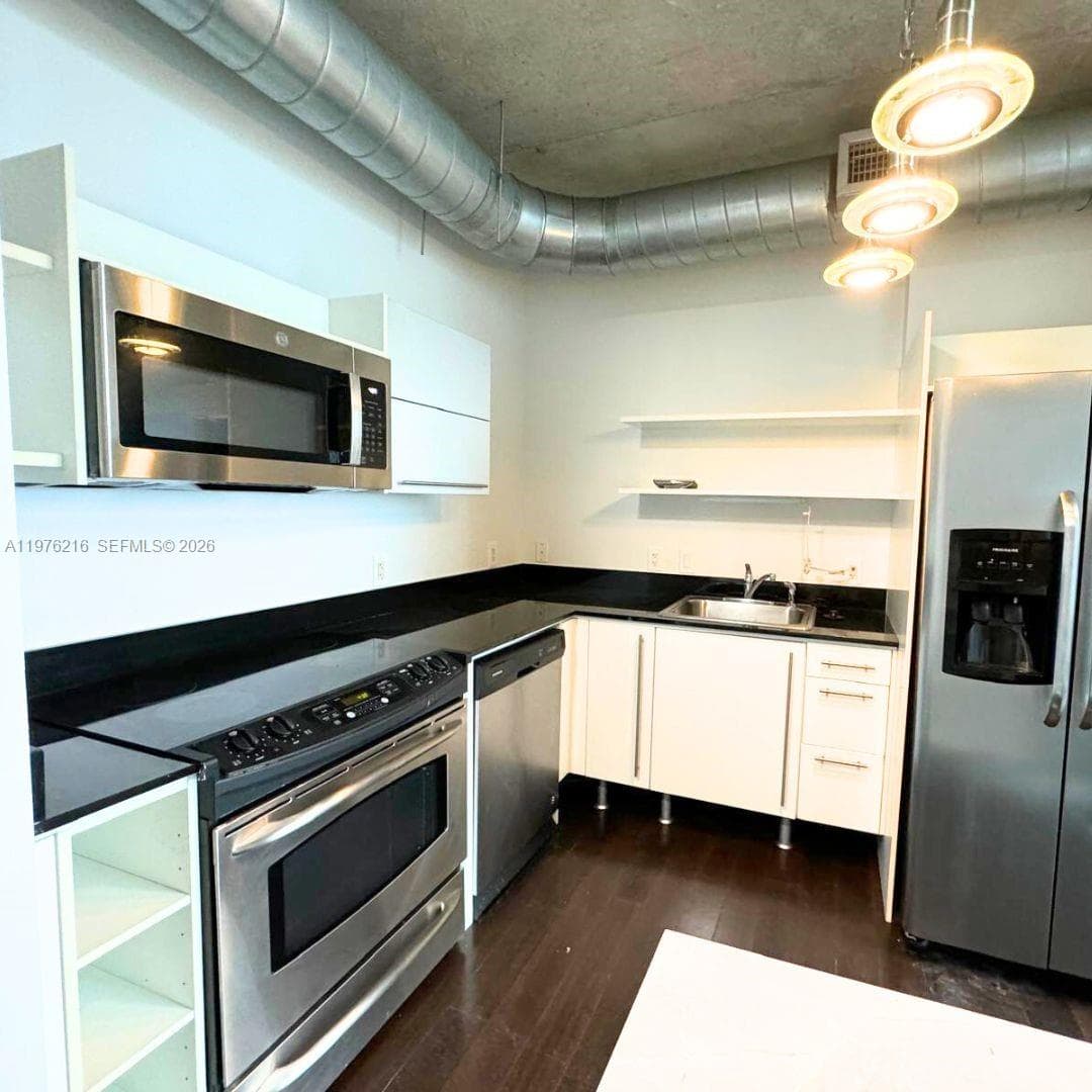 NEO VERTIKA CONDO · #PHI24 in Miami - Photo 3