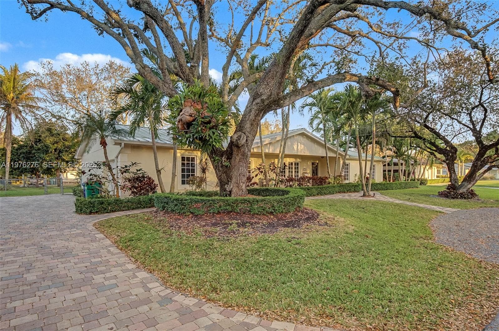 15401 SW 81 Av photo 2