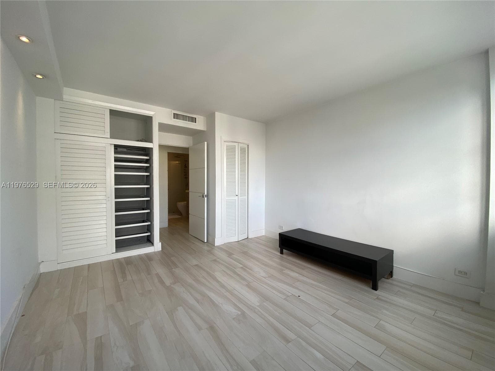 BRICKELL BAY TOWER CONDO · #903 in Miami - Photo 11