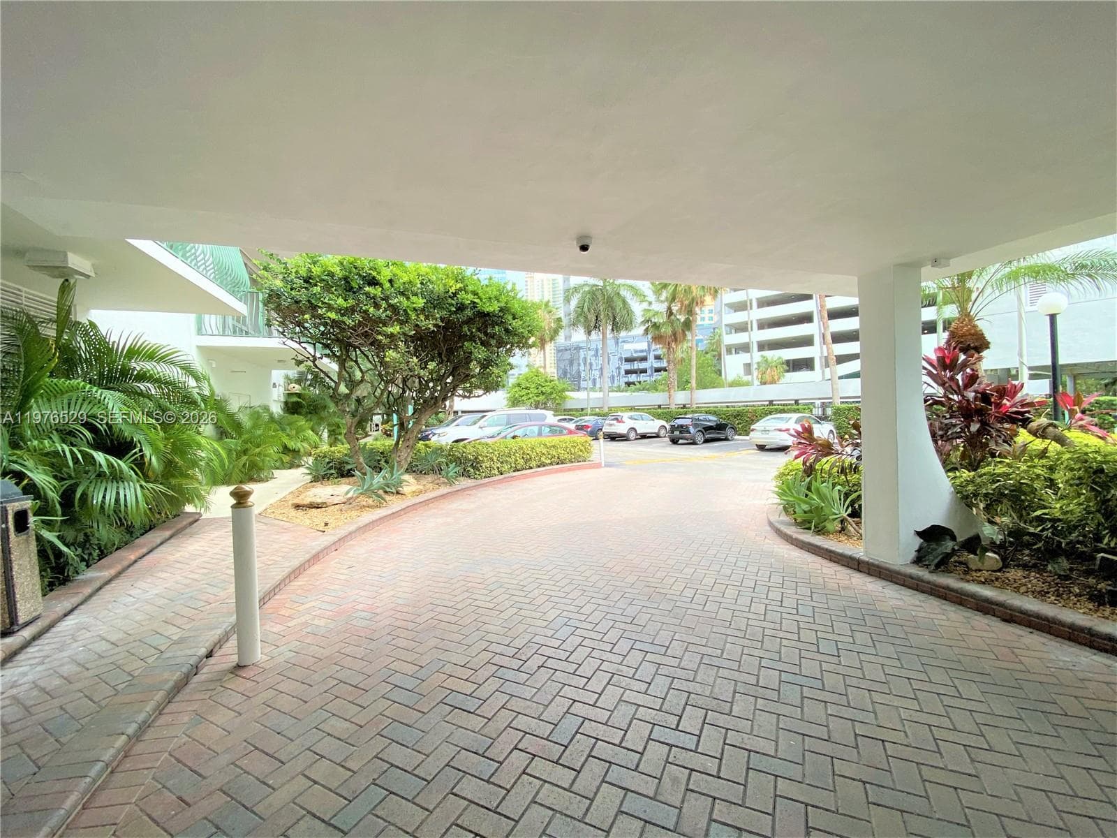 BRICKELL BAY TOWER CONDO · #903 in Miami - Photo 4
