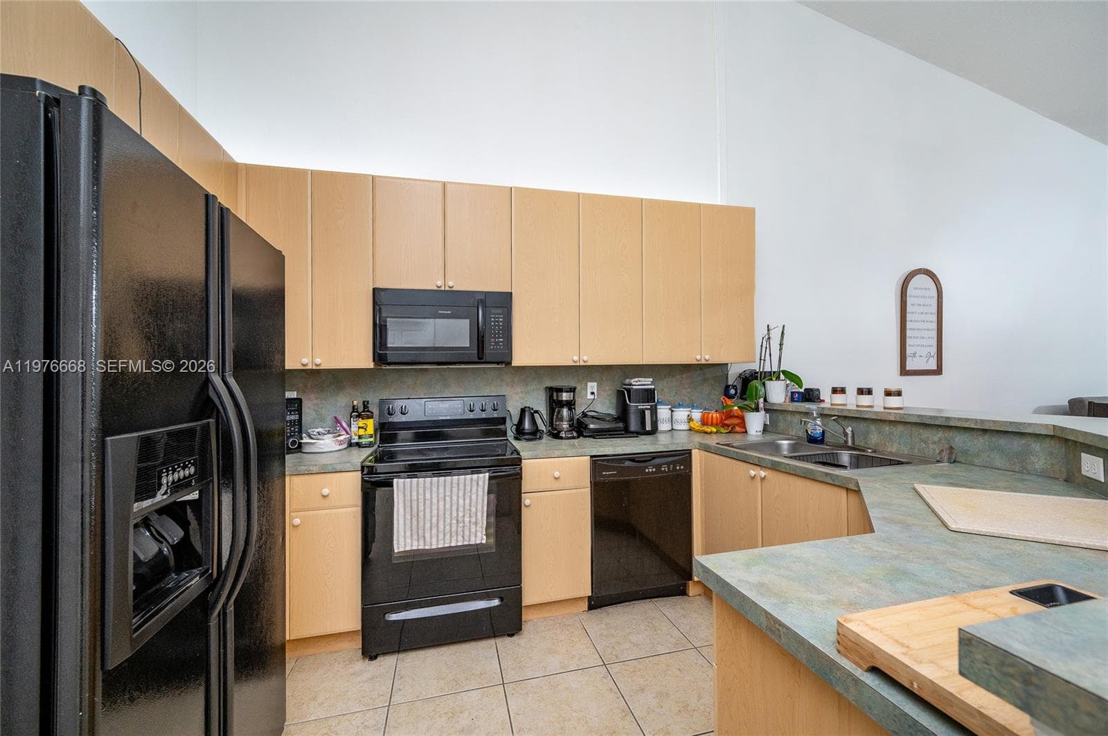 1212 NE 32nd Ter photo 16
