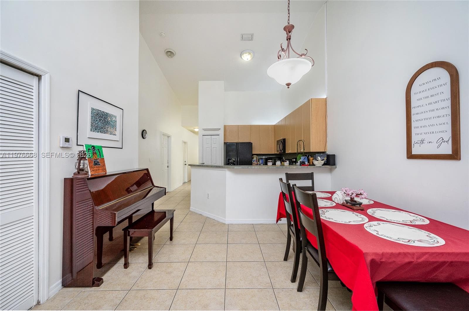 1212 NE 32nd Ter photo 18