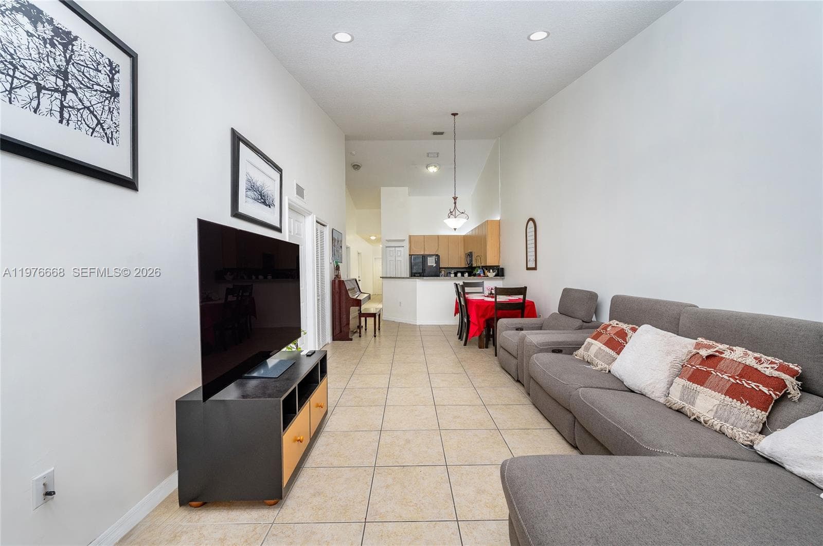1212 NE 32nd Ter photo 19