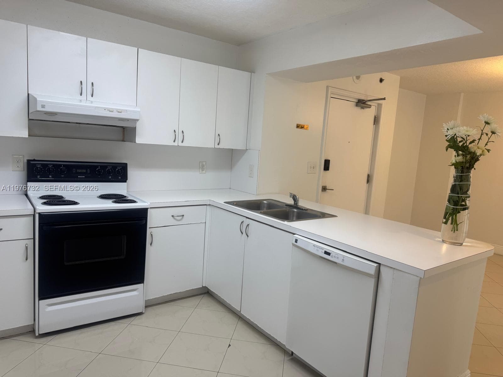 CASA GRANDE I TOWERS COND · #1403 in Miami - Photo 3