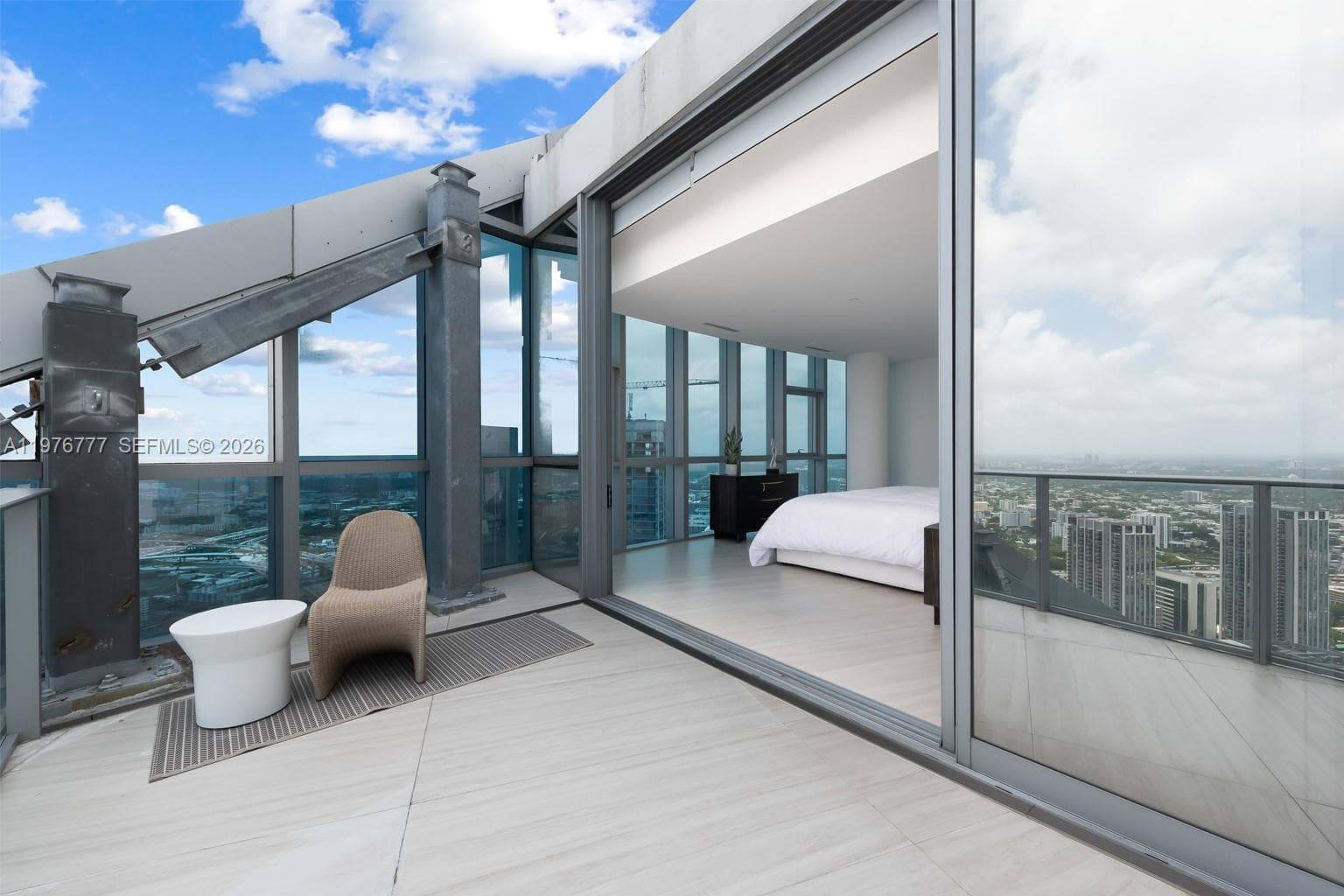 Paramount Miami Worldcenter · #PH 5700 in Miami - Photo 4