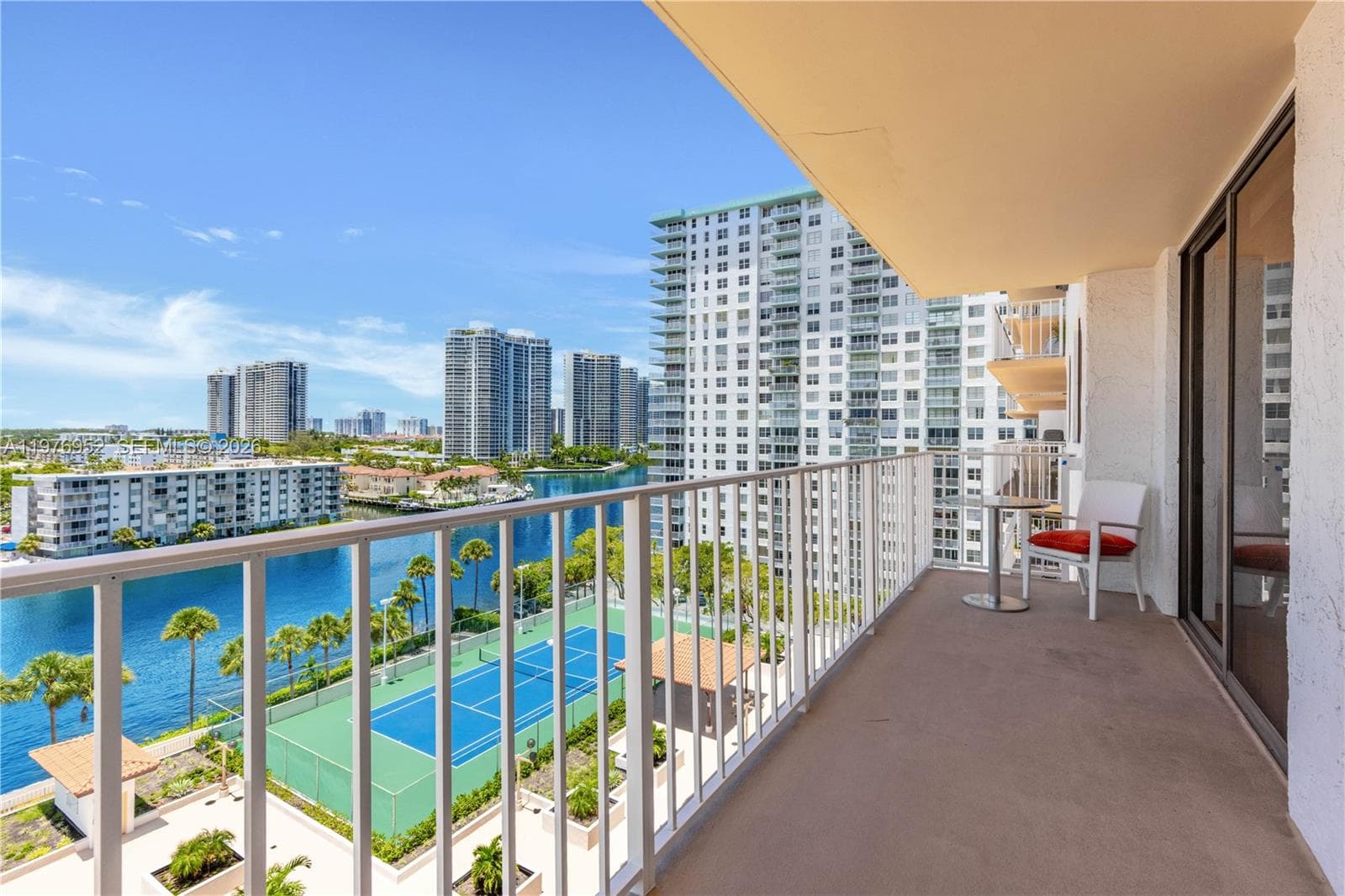 WINSTON TOWERS 700 CONDO · #1006 in Sunny Isles Beach - Photo 6