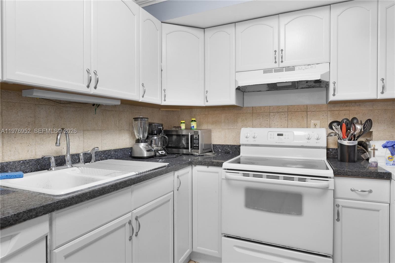 WINSTON TOWERS 700 CONDO · #1006 in Sunny Isles Beach - Photo 16