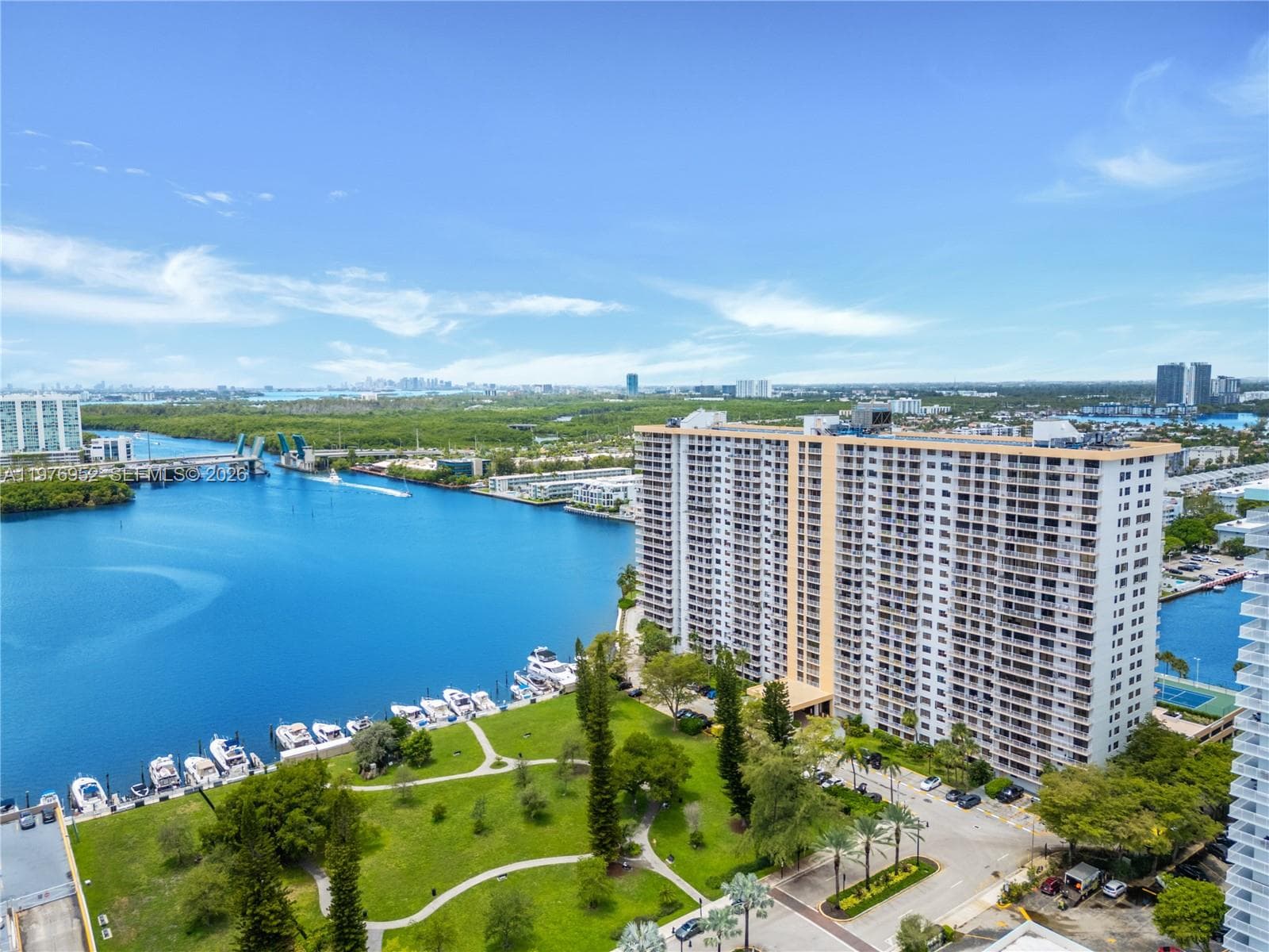 WINSTON TOWERS 700 CONDO · #1006 in Sunny Isles Beach - Photo 3