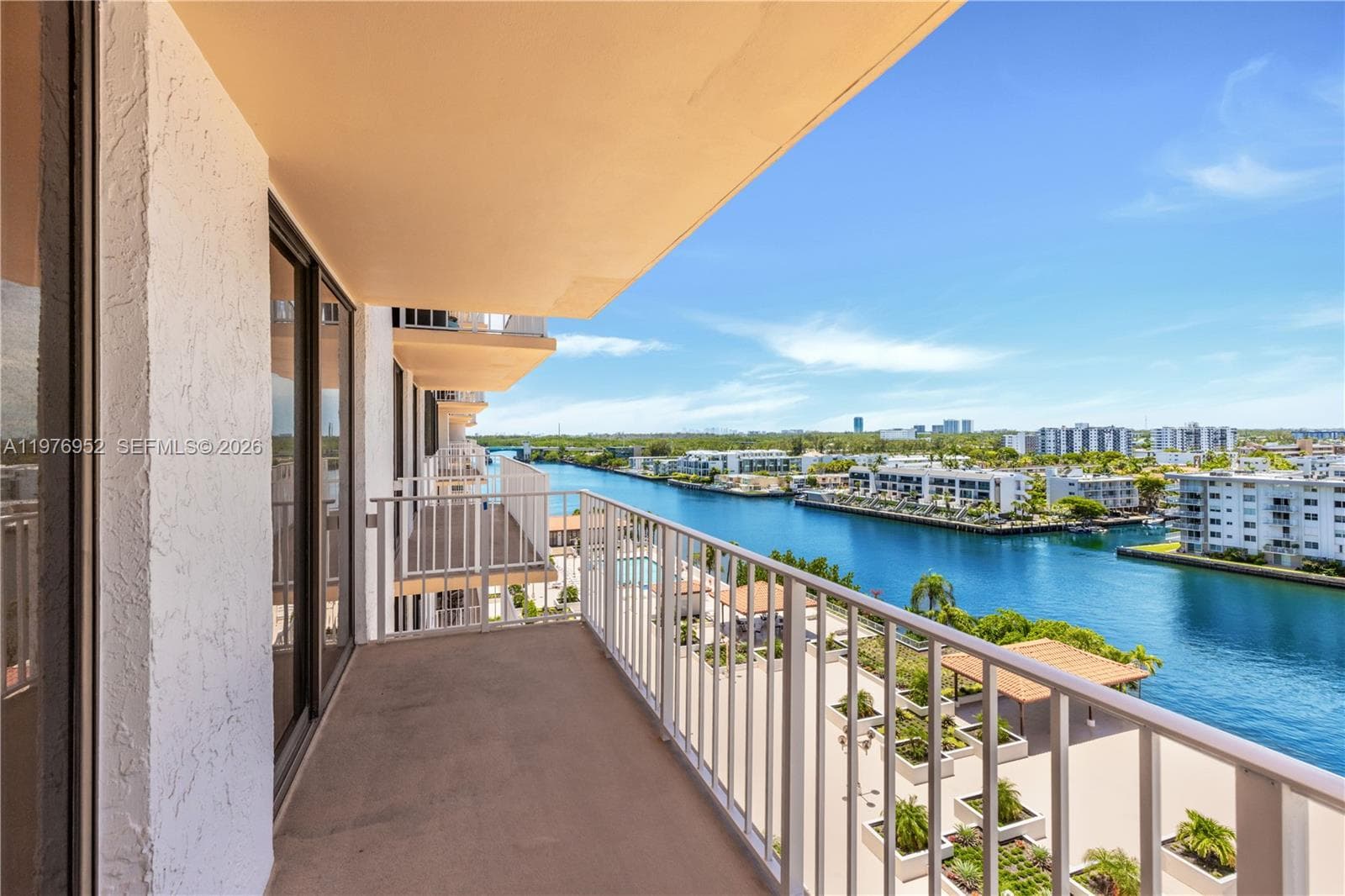 WINSTON TOWERS 700 CONDO · #1006 in Sunny Isles Beach - Photo 9