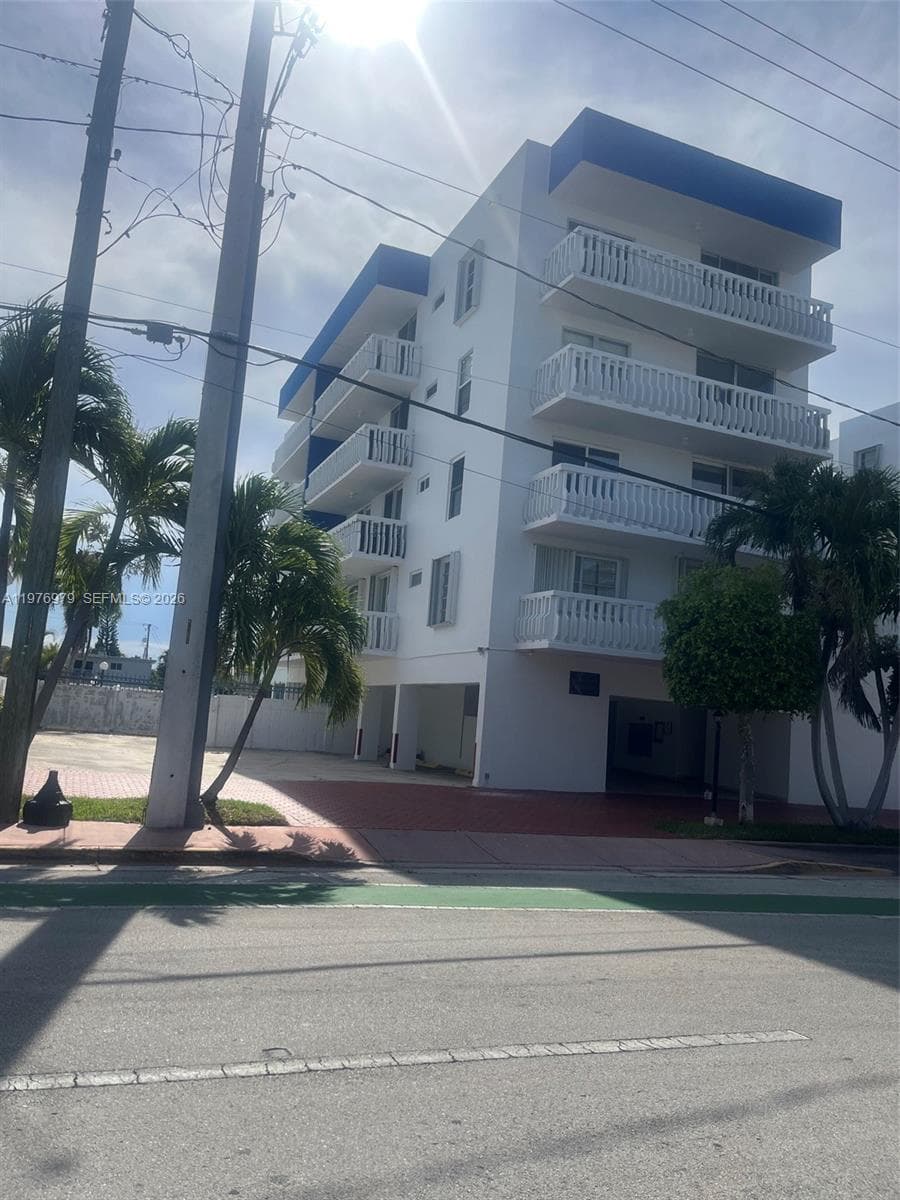 COLONNADE BAY CONDO · #402 in Miami Beach - Photo 2