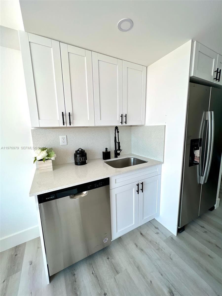 COLONNADE BAY CONDO · #402 in Miami Beach - Photo 15