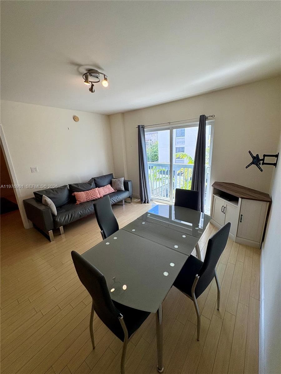VILLAGGIO IN THE GROVE · #304 in Miami - Photo 7