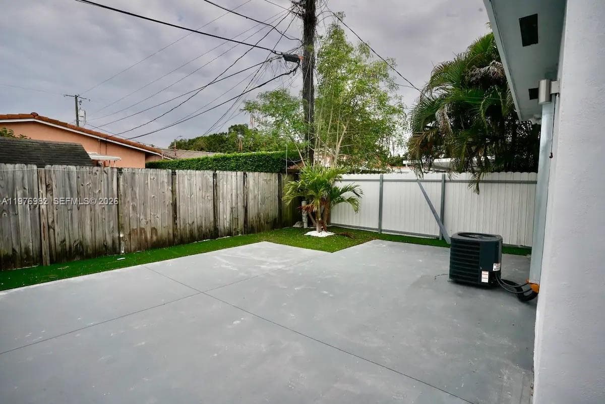 1647 NW 29th Ave photo 9