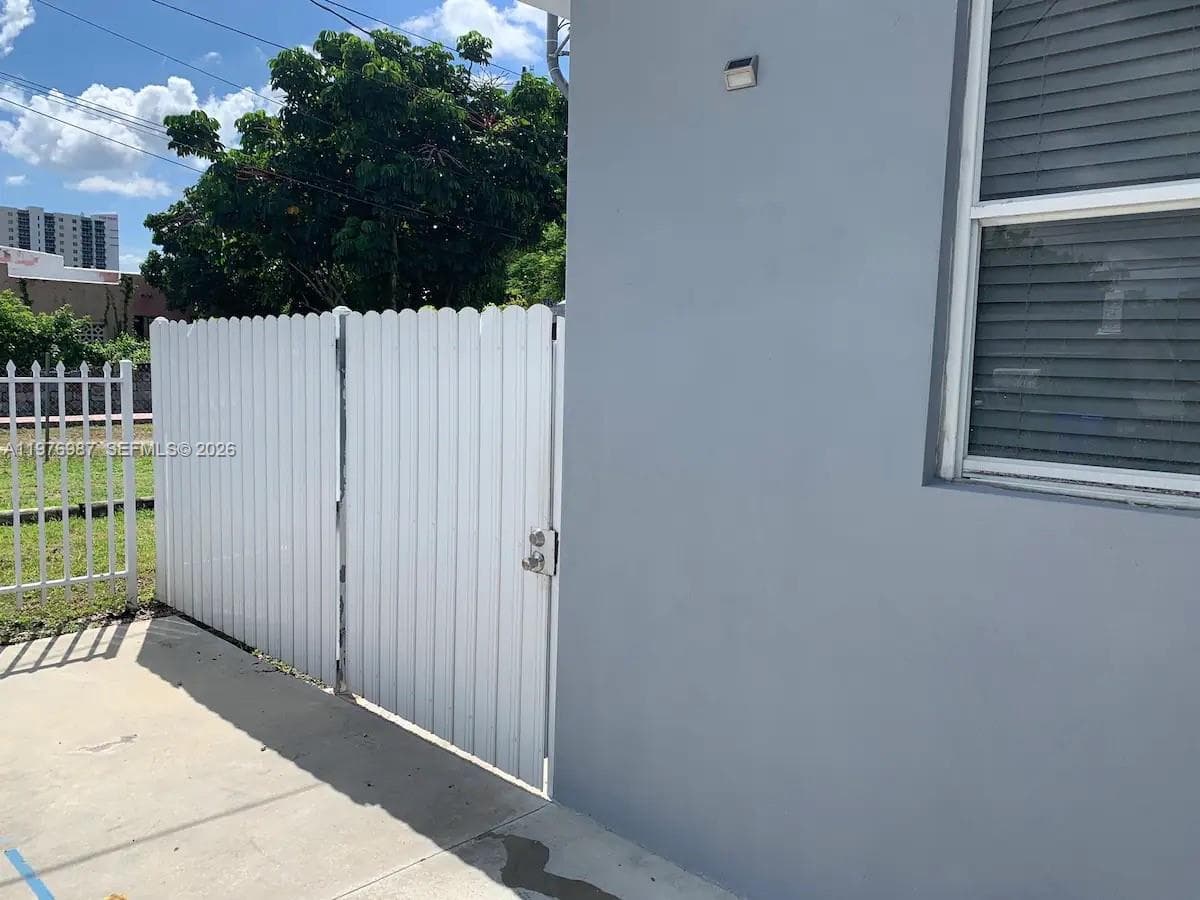 1762 NW 15th St photo 18
