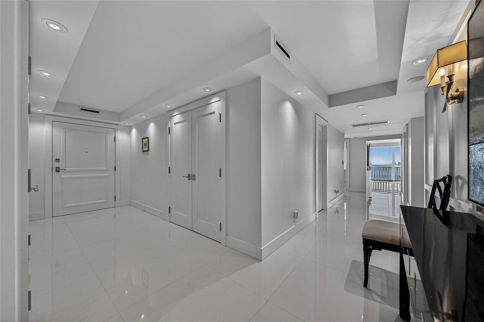 Entrance Foyer & Hallway
