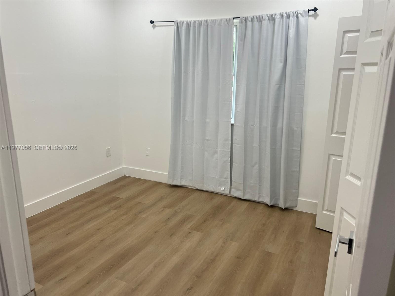 2511 NE 41st Ter photo 4