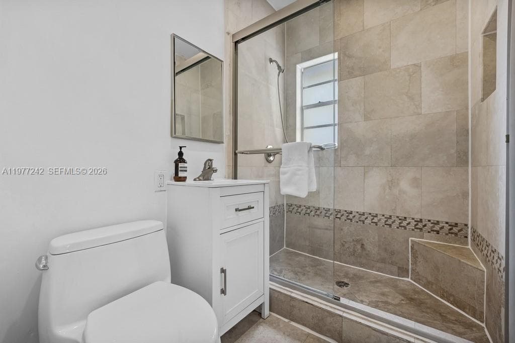 FLAMINGO WAVE CONDO · #8 in Miami Beach - Photo 17