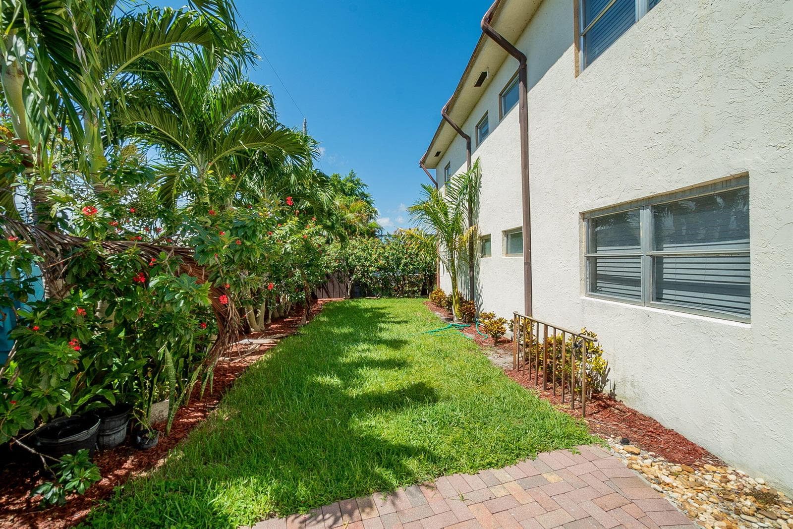 18) SW Community Yard I