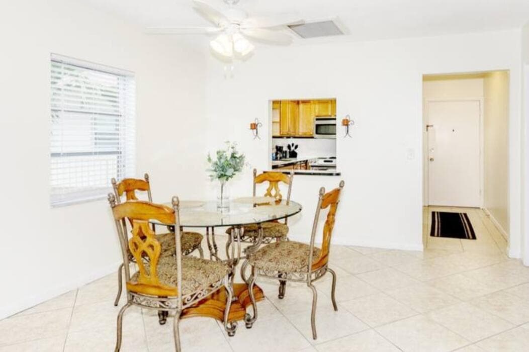 4) Dining Area