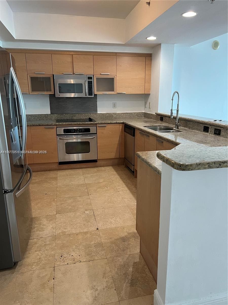 THE OAKS I CONDO · #1901 in North Miami - Photo 2
