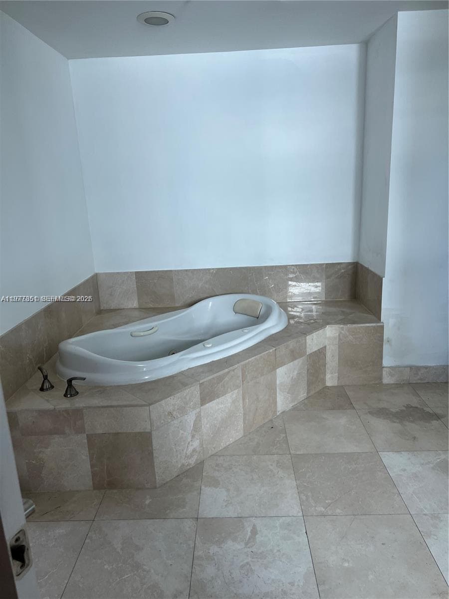 THE OAKS I CONDO · #1901 in North Miami - Photo 12