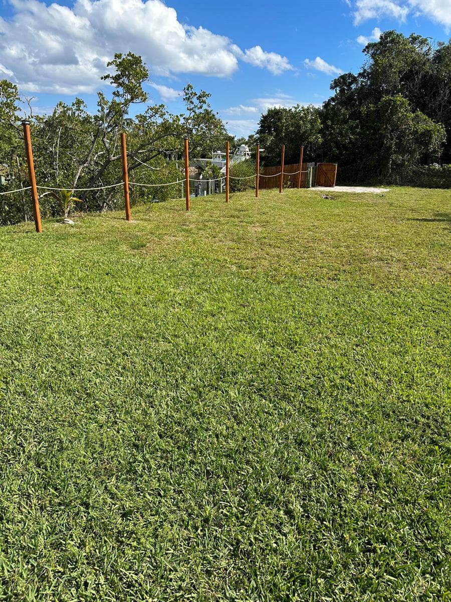 24) HB Community Yard