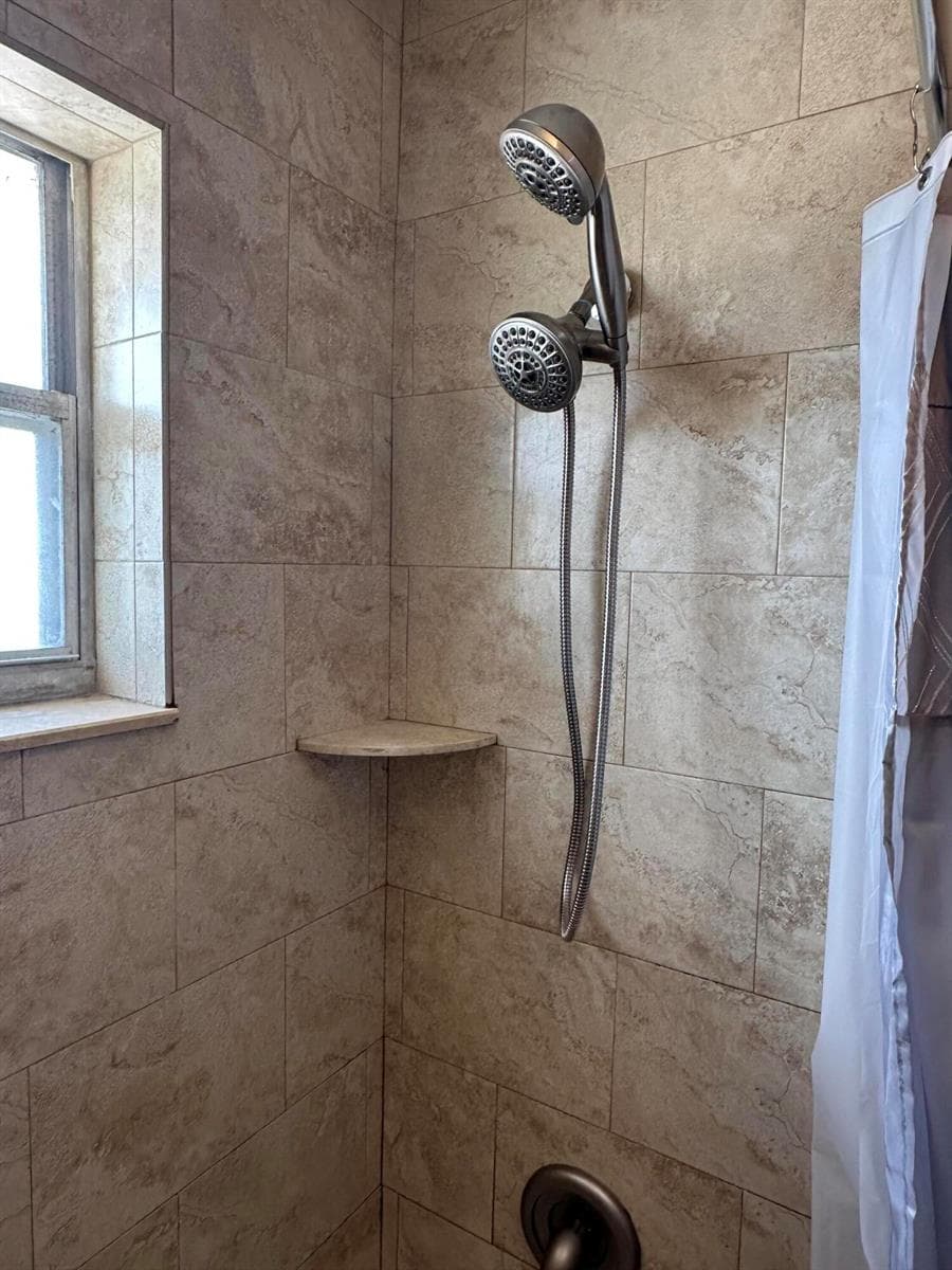 19) Bathroom IV