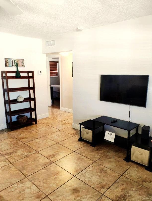 4) Smart TV_
